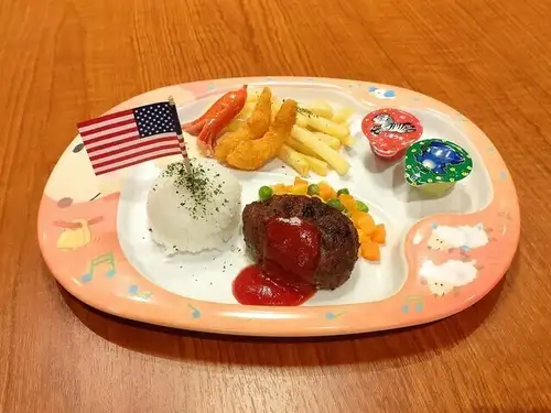 特製兒童餐，含炭烤漢堡牛排