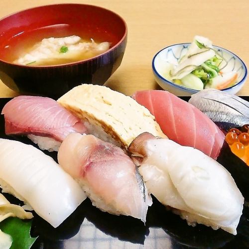Delicious seasonal flavors such as sashimi platters