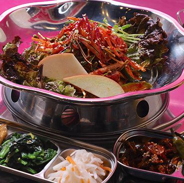 活気ある韓国酒場の雰囲気と当店自慢のお料理をお楽しみください