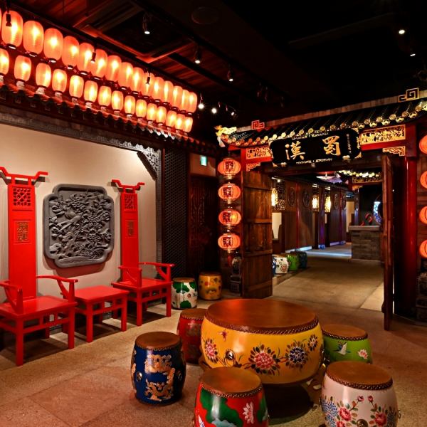 本場四川省成都の味と文化をそのままに。入り口からも本格中国の歴史を感じるような造りになっております！