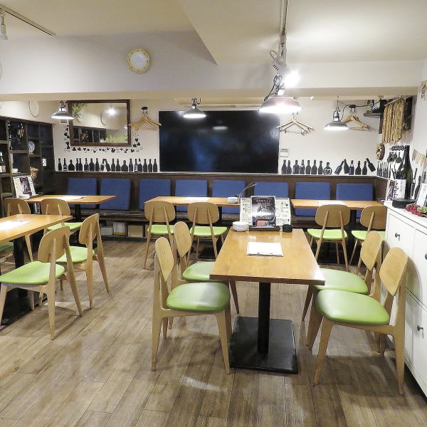 [Table 2 to 4 seats x 12 tables] For small to medium-sized customers who want to have fun drinking with friends who are interested ♪ Change of seat layout is OK ~ Can accommodate various numbers of up to 30 people ♪ Companies and events For drinking party and meal on the way back ◎ ☆ There is also a seat on one side of the bench seat so moms and small children are safe ♪ You can use it for meals with children and mom party etc ♪
