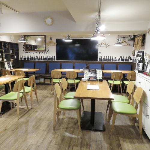<p>[Table 2 to 4 seats x 12 tables] For small to medium-sized customers who want to have fun drinking with friends who are interested ♪ Change of seat layout is OK ~ Can accommodate various numbers of up to 30 people ♪ Companies and events For drinking party and meal on the way back ◎ ☆ There is also a seat on one side of the bench seat so moms and small children are safe ♪ You can use it for meals with children and mom party etc ♪</p>