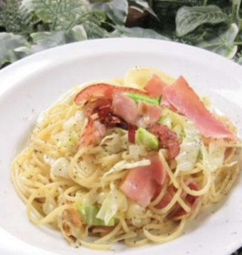 Aglio olio style pasta with cabbage and bacon