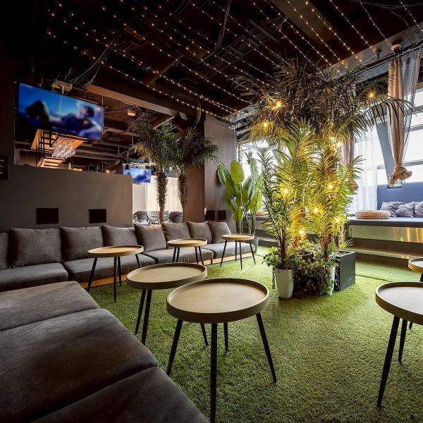 【テーブル・リクライニングソファ席など全50席！】おしゃれなアミューズメントバーで楽しいひとときをお過ごしください♪　《送別会　歓迎会　アミューズメントバー　貸切　飲み放題　天神　忘年会》