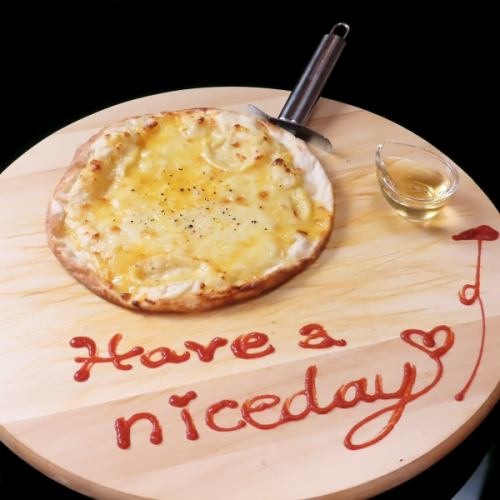 清水産はちみつを使った4種のチーズピザ