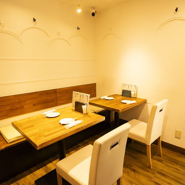 [Table seats are also available♪] Recommended for small banquets and drinking parties!! We also offer courses with all-you-can-drink options! It's close to Tennoji Station, so it's easy to use for after-parties!