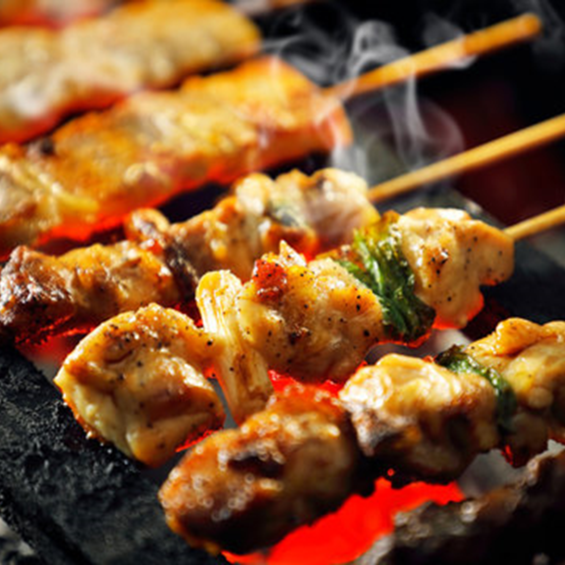 職人が備長炭で丁寧に焼き上げた本格焼き鳥♪1本143円(税込)～！