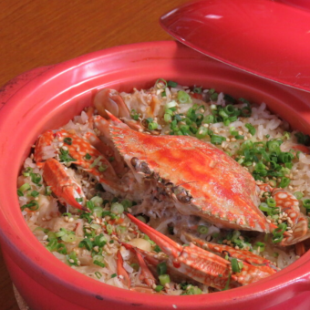 All-you-can-drink meals and 40 types of sake included. Winter delicacies: "Seasonal sashimi and monkfish liver, cod, and snow crab cooked in a clay pot."