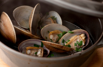 Garlic butter soy sauce sake steamed clams