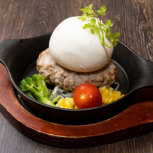 The cheese melts when you open it♪ The supreme burrata cheese hamburger
