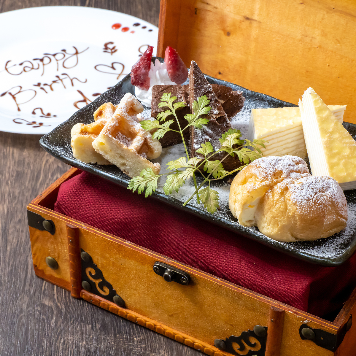 ○大切な記念日に○メッセージプレート付豪華宝箱でサプライズ♪記念日