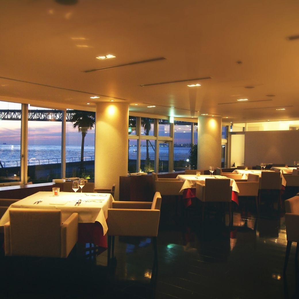 Enjoy your meal in a romantic setting with the setting sun