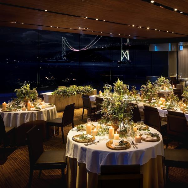 用于婚礼场地的宴会厅是一个派对场所，您可以欣赏到180度海洋的壮丽景色。请体验更高档的宴会和派对。我们接受晚餐和聚会的预订。请随时与我们联系，了解人数和场景。