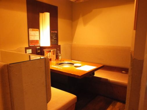 【Girls 'Association / Family-like / Drinking party】 Enjoy meals and conversation in a cozy and calm space ♪ Four-seat sofa seats can sit comfortably for families with small children, as well as small girls' , It is also recommended for dating! We are preparing single items dishes and a fulfilling drink menu that can be enjoyed even with a small group ♪