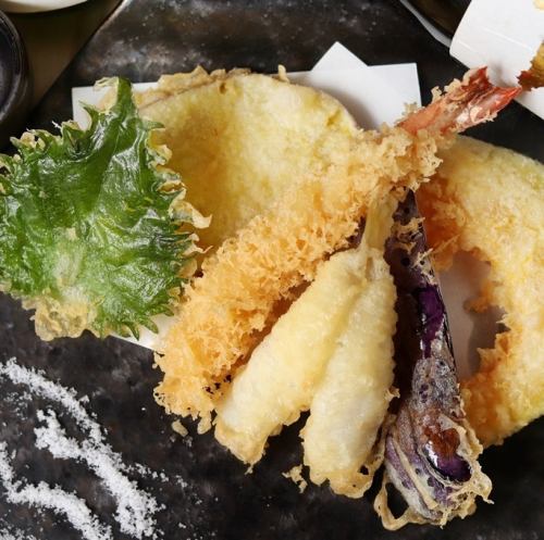 [Specialty!] Freshly fried craftsman tempura is exquisite! More than 30 kinds from classic to creative! Nodoguro, sea urchin salmon roe, soft-boiled egg heaven etc.