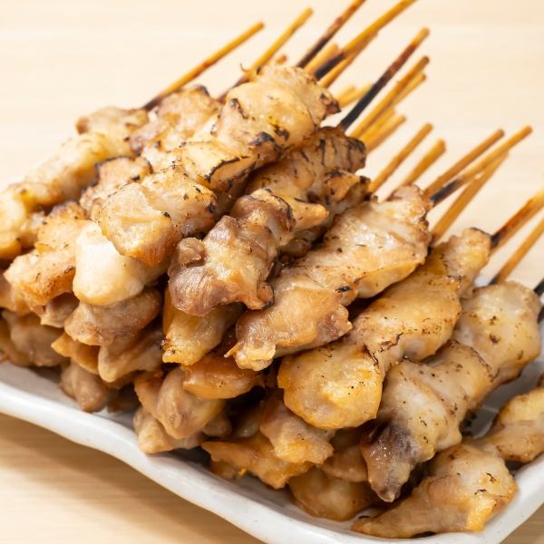 三大特色菜 - 雞腿串 - “烤雞肉串”是居酒屋的主食！
