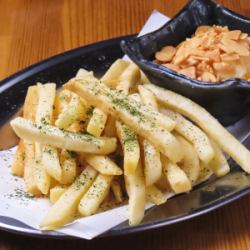 French fries with rich garlic mayonnaise