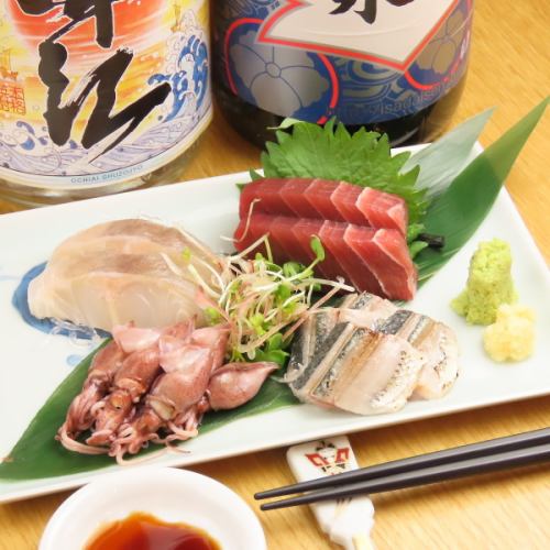 市場直送!旬の鮮魚を五感で味わう贅沢な刺身盛り合わせ