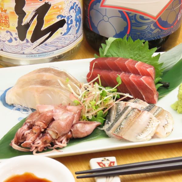 旬魚満載の刺身盛り合わせ