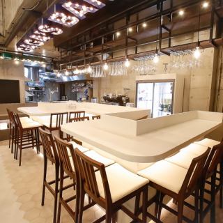 カウンター×14席