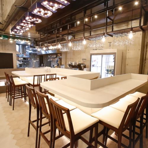 カウンター×14席