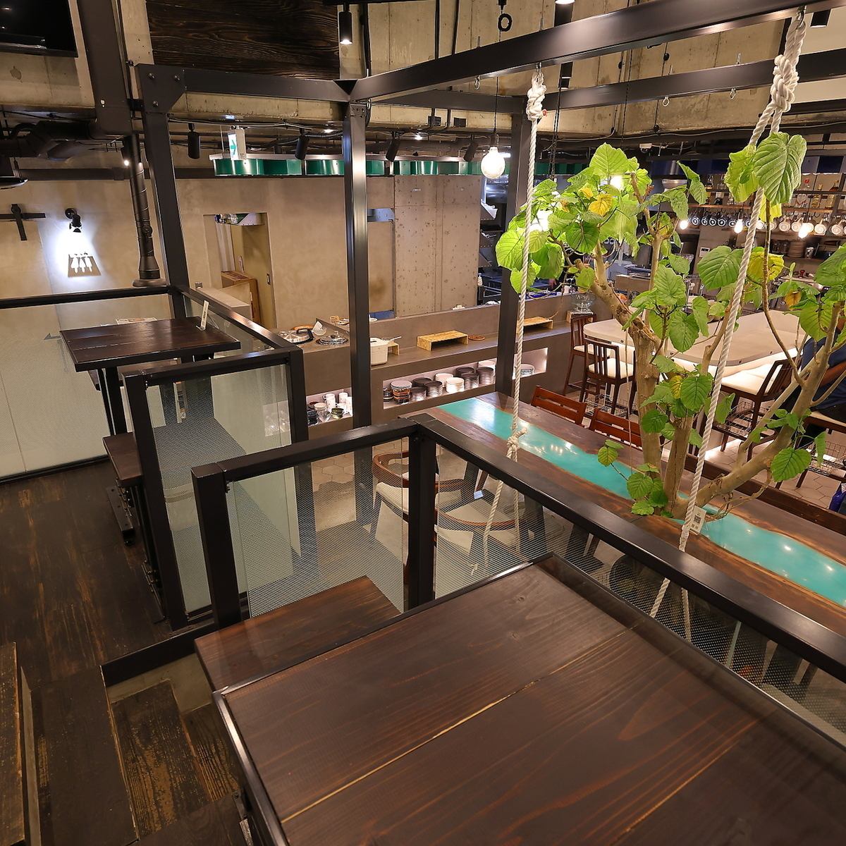 内装にこだわりを持った店内でごゆっくりお食事を…