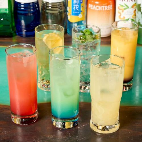 色鮮やかなカクテルもご用意