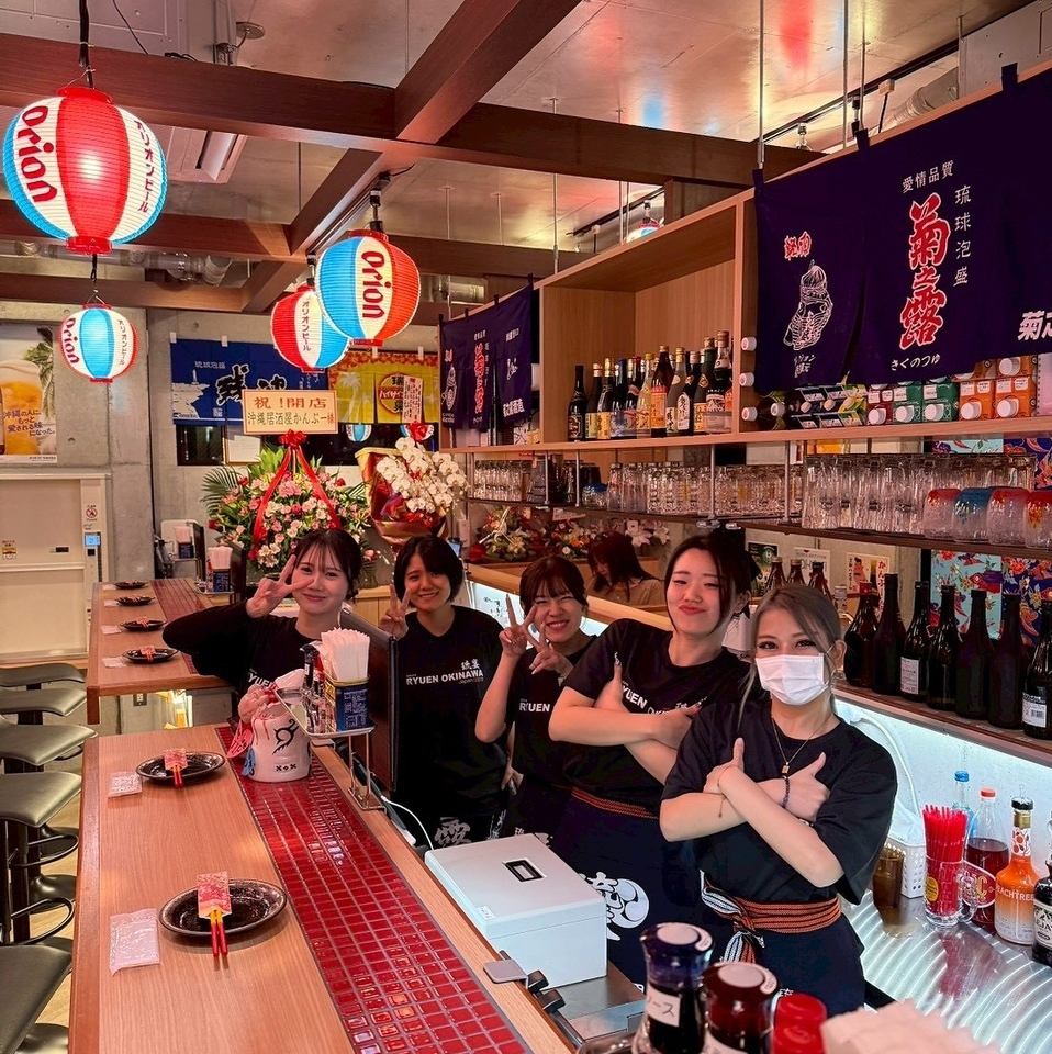 女性も立ち寄りやすい、大衆居酒屋のようなレトロモダンな空間◎