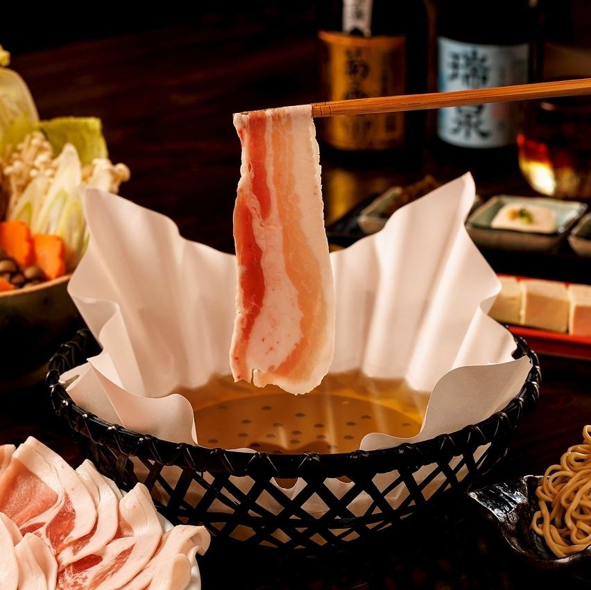 当店では沖縄が誇るブランド豚「アグー」を使った島料理が多数！