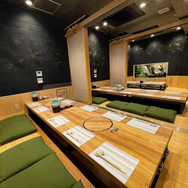 店内は落ち着いた和空間で統一されており、ゆったりとしたお座敷を中心に30名までの貸切にも対応可能。心地よく流れるJazzが雰囲気をより一層引き立て、日常を忘れてゆっくりと食事を楽しめます。肩肘張らず過ごせる上質空間で、特別なひとときをお過ごしください。