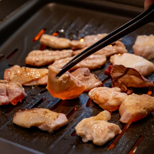 ◆遠赤外線ロースターで旨味を閉じ込める絶品鶏焼き肉