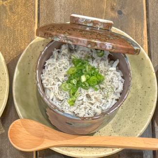ミニ釜揚げしらす丼