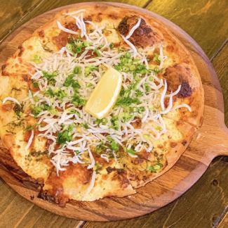 釜揚げシラスとクリームチーズのレモンクリームピッツァ