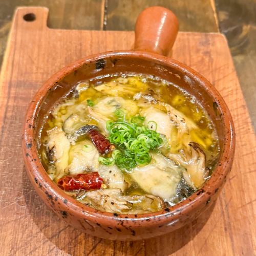 牡蠣と舞茸のアヒージョ