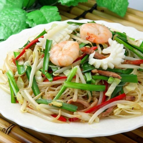 Seafood fried noodles, shrimp fried noodles