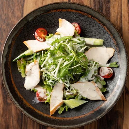 烟熏鸡肉水菜凯撒沙拉