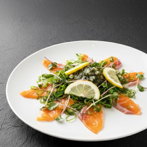 芥末味三文鱼和九条葱薄片