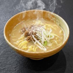 滿滿的辣擔擔面