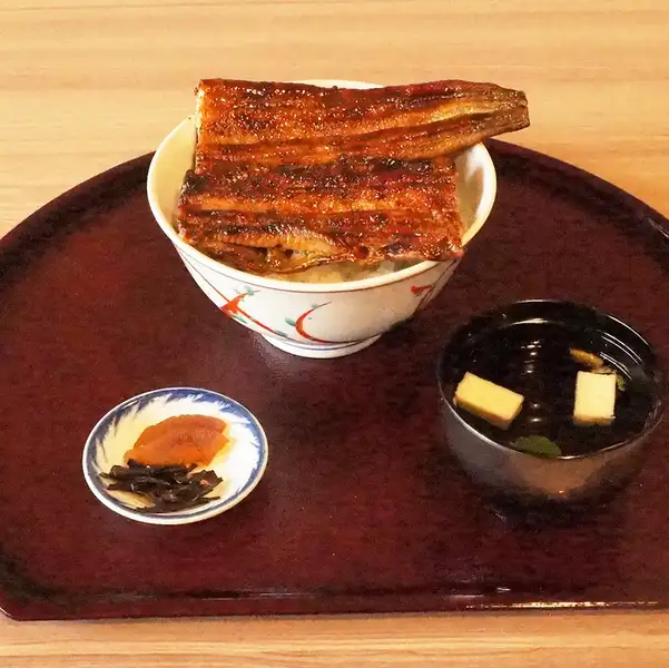 【鰻本来の旨みを心ゆくまで堪能】ふっくら香ばしい極上の味わい。うな丼 上