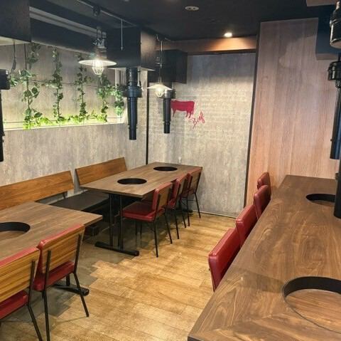 Enjoy your meal in a relaxing atmosphere surrounded by the warmth of wood.