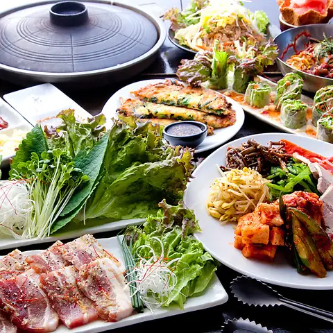 【韓国料理ベース】絶品サムギョプサルやチキンに、ちょこっとイタリアンを追加！
