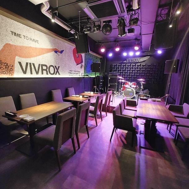 【イベントも開催中！】店内ステージではライブやイベントを開催しております☆出演者の情報やイベント情報などはインスタグラムをチェック！当店でイベントをしていただくことや、貸切も可能ですので、お気軽にお問い合わせください！