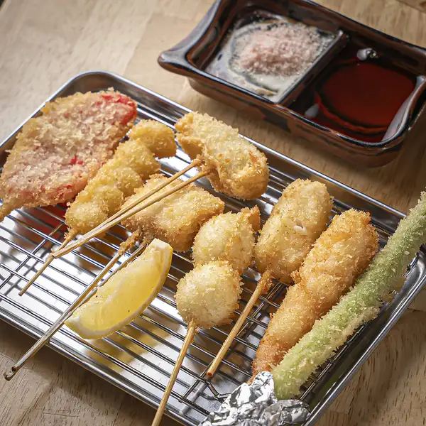 サクッと軽快！料理長おまかせ串揚げ10種盛り合わせ