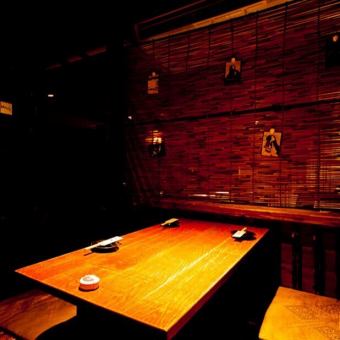 1 minute walk from Shinjuku Station East Exit.A stylish hideaway tucked away in a secluded spot.The restaurant is filled with a Japanese atmosphere and all seats are completely private, divided into rooms of various sizes.We offer private rooms that can be used by groups of 2 or more.A relaxing private space where you can easily forget the passage of time during your brief moment.