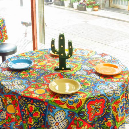 在友好的氛围中享用您想分享的墨西哥美食！我们还提供无限畅饮选项，请尽情享受吧！