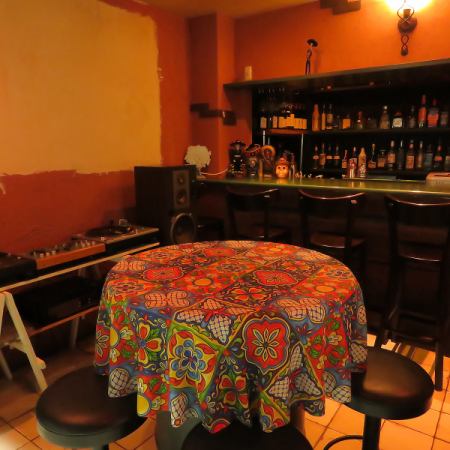 4名様までご利用OK!!モダンな雰囲気があふれるオシャレな店内となっております♪お仕事終わりやご家族、ご友人とのお食事をお楽しみください◎