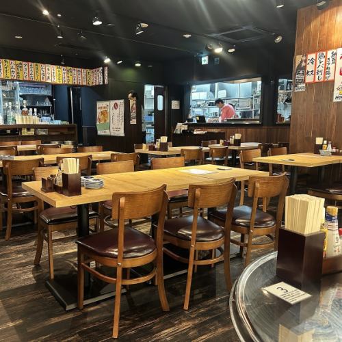 全98席の大型の大衆酒場