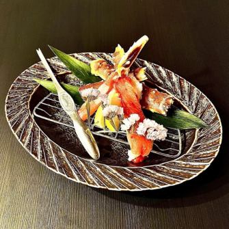 ◇◆目にも美しく、タラバの味わいをそのままにご提供◆◇生タラバ蟹氷冷締め　2178円(税込)