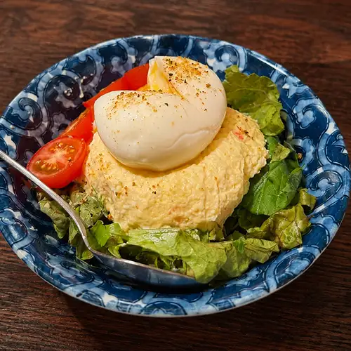 半熟卵付きポテトサラダ