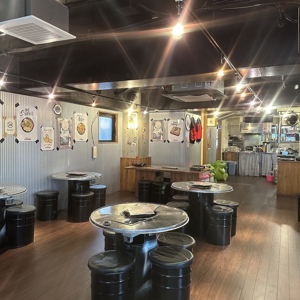 本場韓国を彷彿とさせる店内でお料理をお楽しみください！